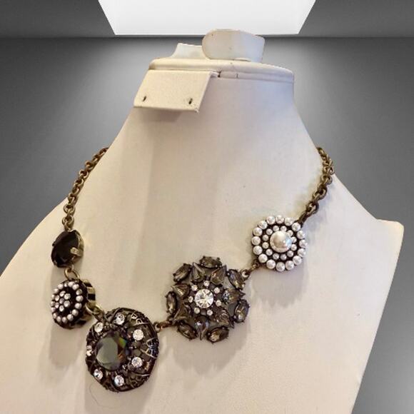 Vintage Lia Sophia Brass Tone Crystal Pearl Bib Necklace - Picture 7 of 8